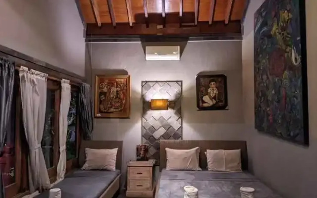 Astuti Gallery Homestay