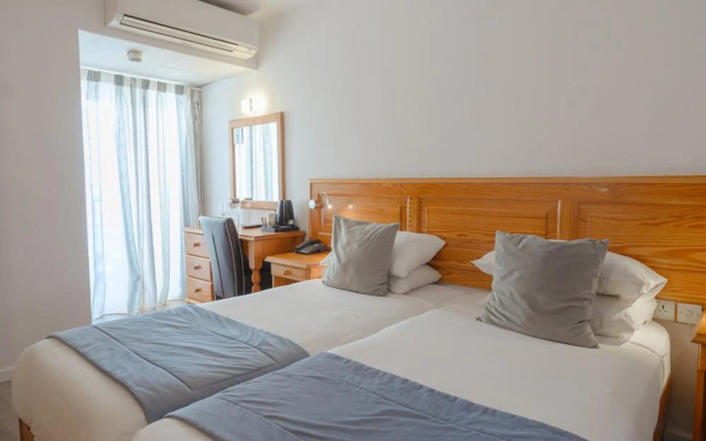 Gillieru Harbour Hotel