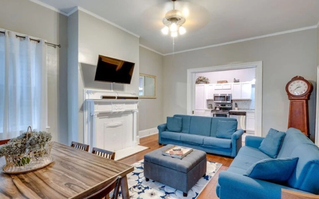 Comfortable Escape 2BR Historic Downtown