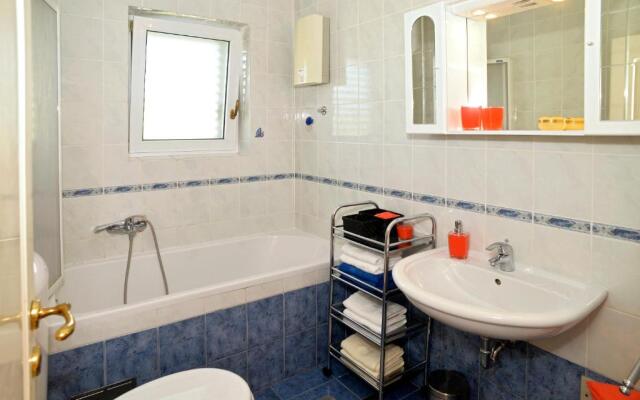 Villa 4US with pool,near Split and sea