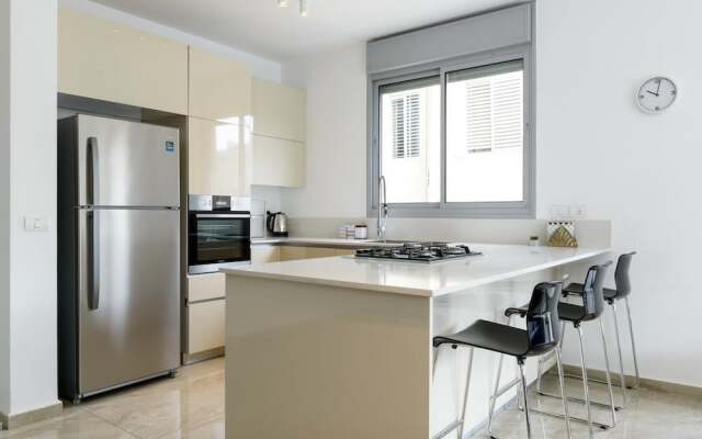 3 BDR Balcony W Parking by Banana Beach