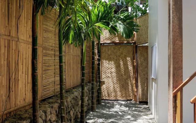 Sip Sunset Hostel and Lounge