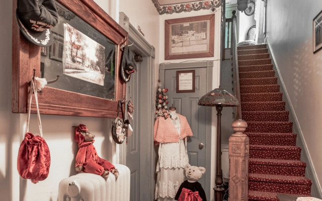 Antoinette's Apartments & Suites