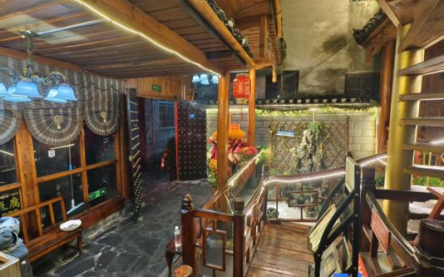 Qingcheng Xiaoyuan (Fenghuang Ancient Town Branch, Lansheng Metro Station)