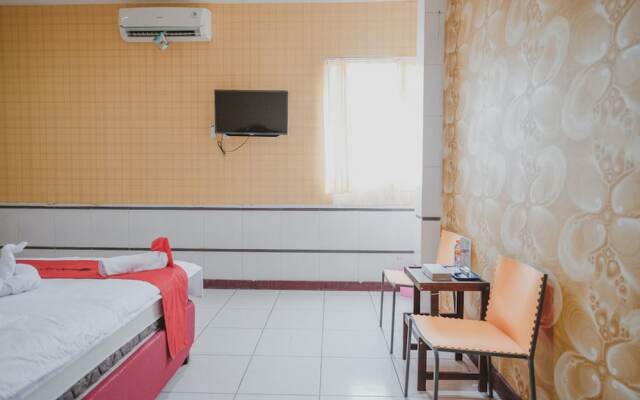 RedDoorz Plus near Maimun Palace 2 Medan