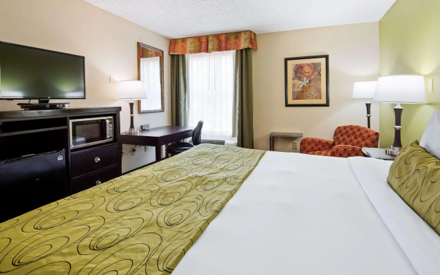 Best Western Plus Addison/Dallas Hotel