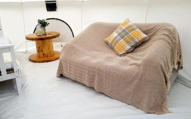 Luxury 4 Person Glamping Tent-Campsite