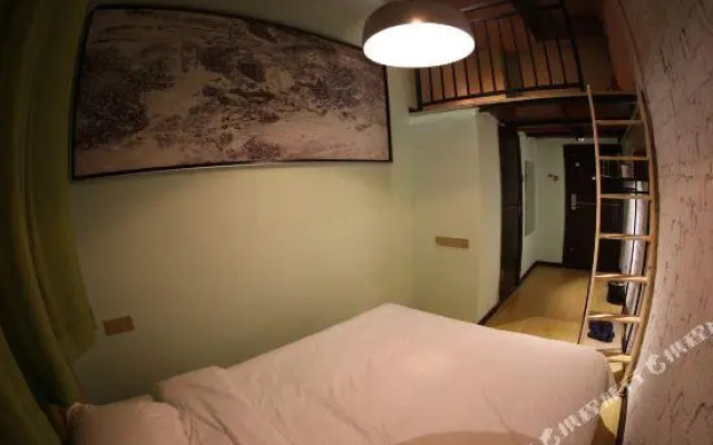 Zaishui Yifang Themed Inn