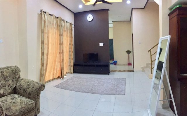 Lily Homestay Kangar