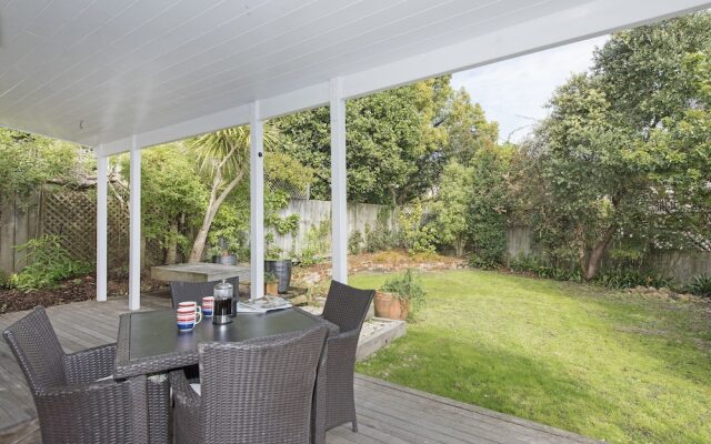 Large Spacious family home, close Devonport & Beaches