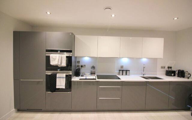 The Station Suite (Peymans)