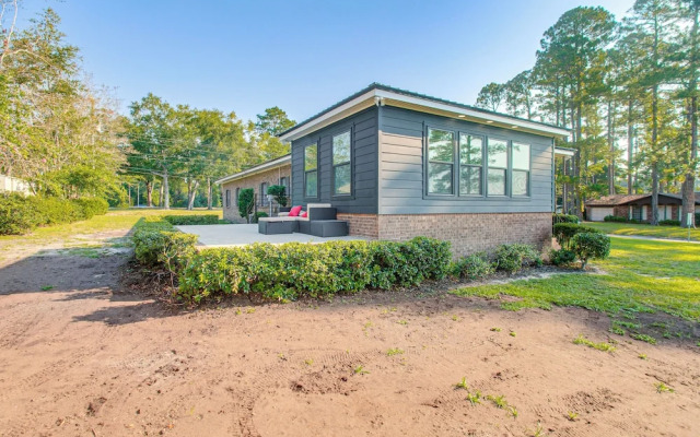 Close to Hospital & Dtwn! Quiet Waycross Home