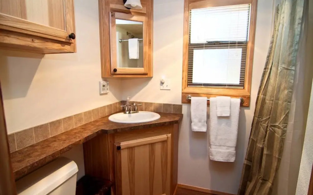 #47 & 48 Hyatt Lake Compound - Sleeps 9