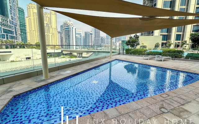 LUX 52 42 Deluxe Marina View Suite 3