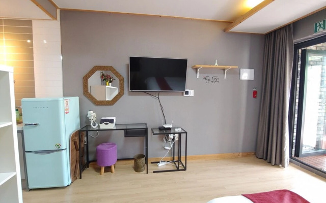 Jeju Halla and Tam Pension