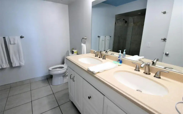 Isla Bahia Vista 8-210
