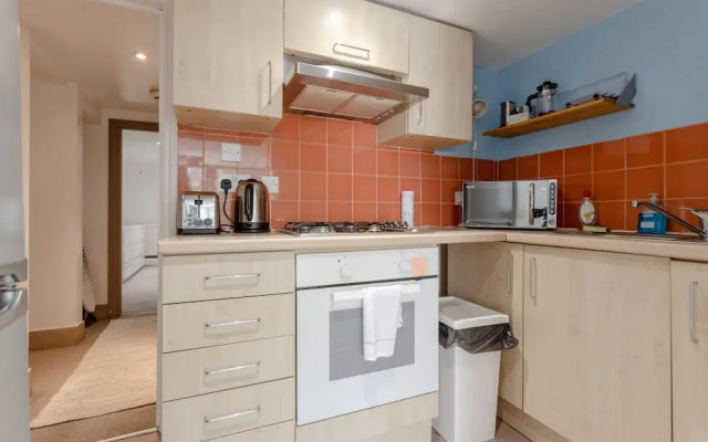 1 Bedroom Camden Apartment With Patio