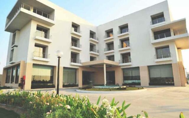 Krsna Lila By The Blues Hotels, Sanand