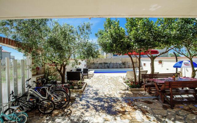Cozy Holiday Home in Zadar with Swimming Pool