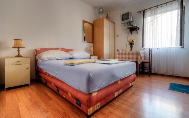 Apartments Srhoj