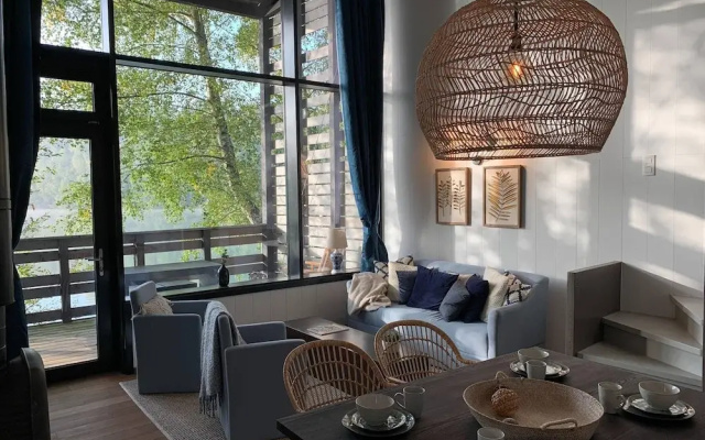 Elegant 6-person Mansion