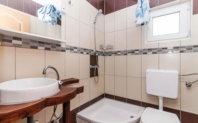 Beautiful Apartment in Vinjerac With 2 Bedrooms and Wifi
