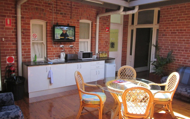 Maclean Hotel