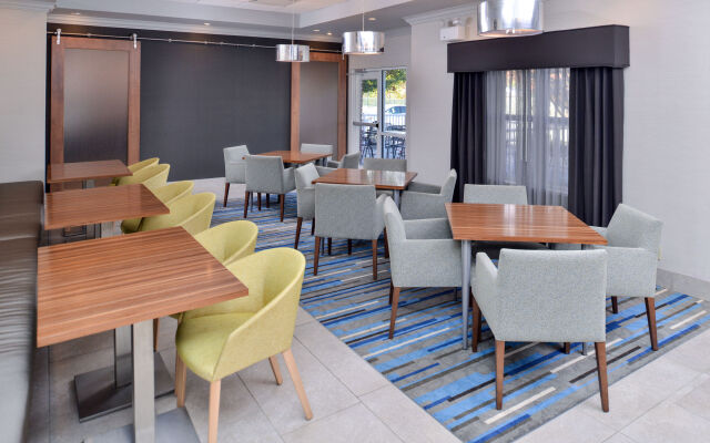 Holiday Inn Express St. Louis West - O'Fallon by IHG