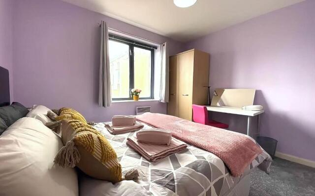 Lovely 2-Bedrooms Apartment Step to The Beach