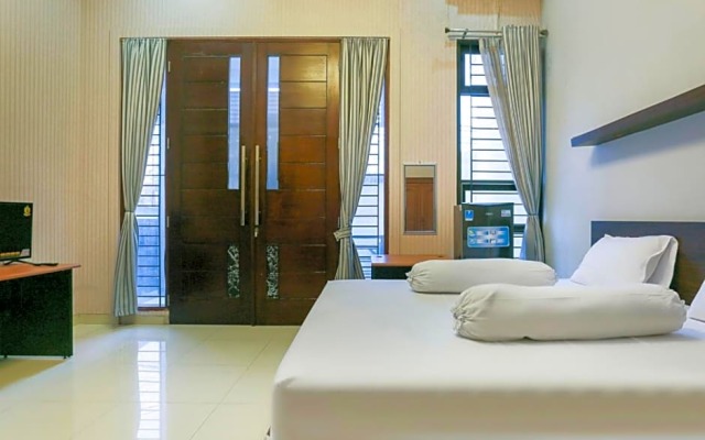 OYO Life 3520 Indoniaga Palace