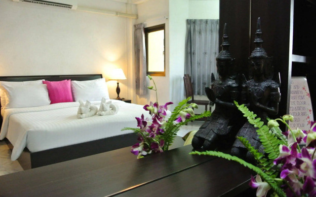 Karon Sunshine Guesthouse & Bar