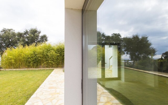 Modern Holiday Home in Sant Andreu de Llavaneres with Swimming Pool