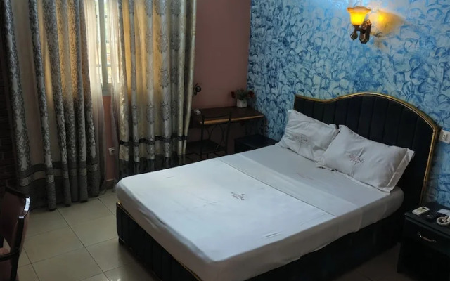 Newtown Palace Hotel