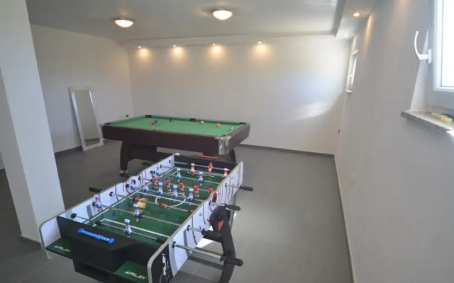 Villas in Kanfanar With 4 Bedrooms and 5 Bathrooms