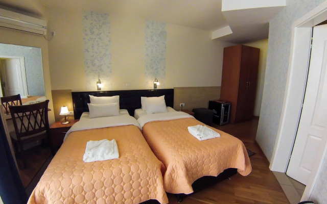 Orange Inn Hotel