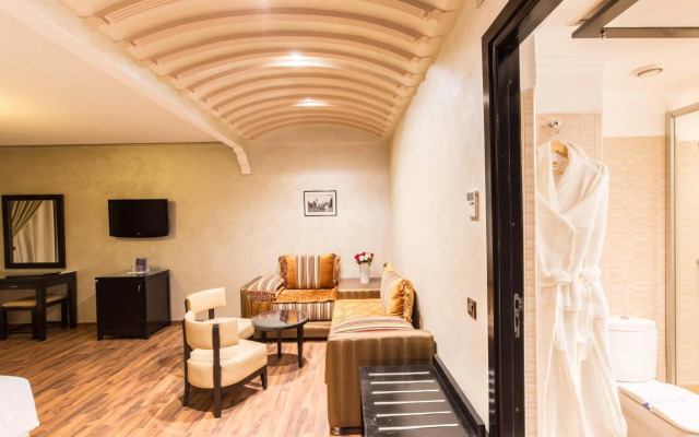 Almas Hotel