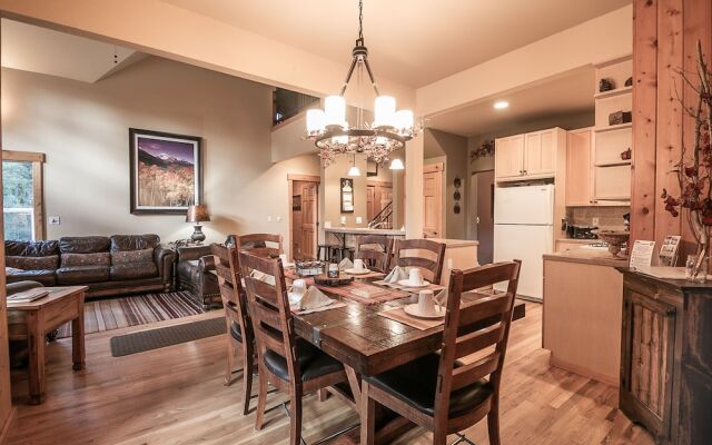 Meadow Wood Lodge in Shugart Flats