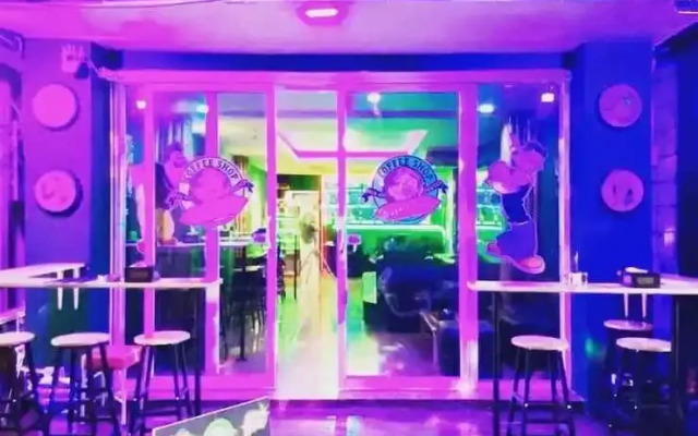 Popeyes Hostel Coffeeshop and Beer Bar