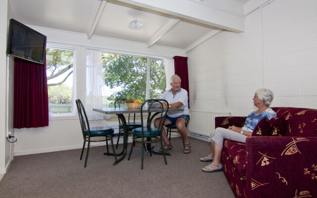 Tahuna Beach Holiday Park & Motel