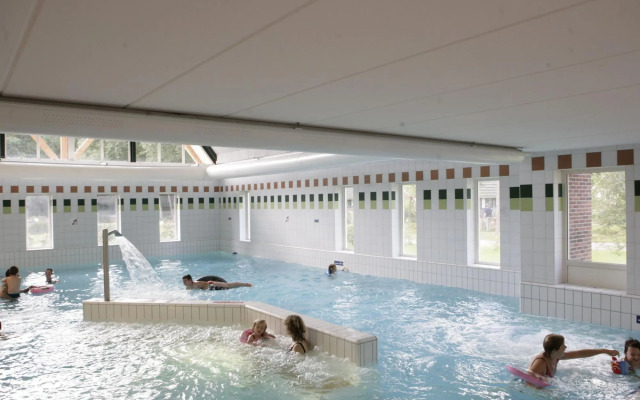 Comfy Chalet With Sunshower, Located in a Forrest