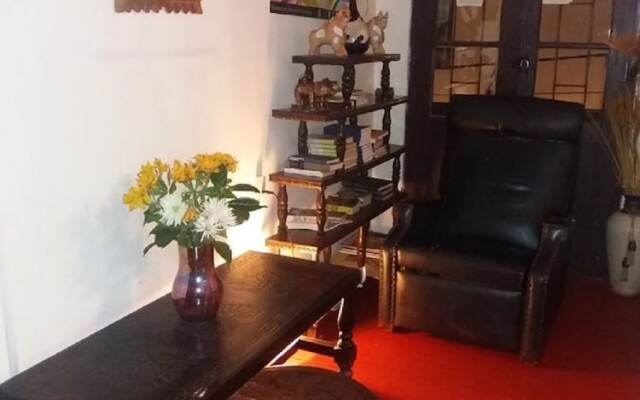 Hostal Intikahuarina B&B