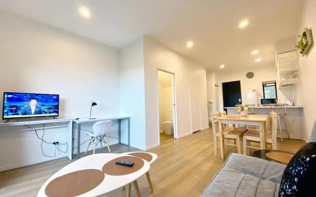 Stunning Townhouse - Walking to Botany Shopping Center