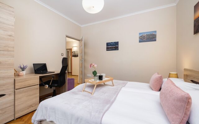 Daszyńskiego Apartment Cracow by Renters