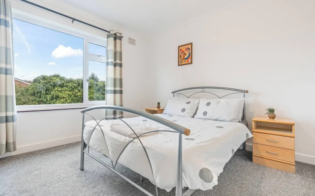 Beautiful 5 Bedroom Home in Coventry 14min to NEC