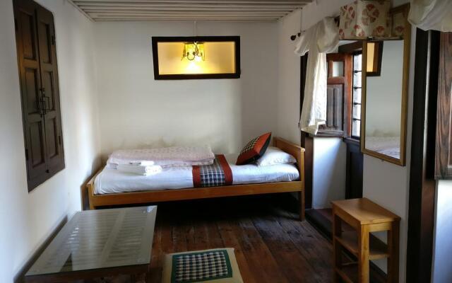 Hiranya Guest House