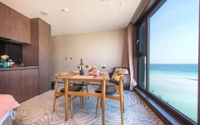 Artstay Hamdeok Beach Hotel