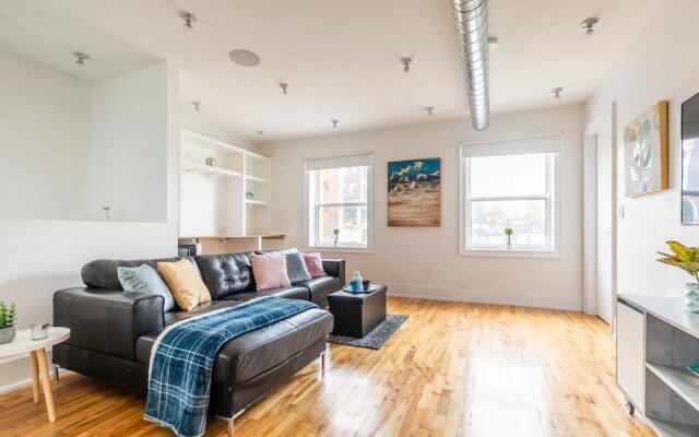 Stylish and Upscale 2BR Loft - Near Queen Street