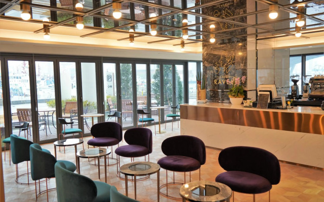 Lavalse Hotel
