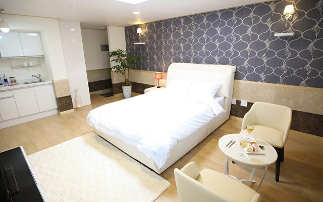 Yeongwol River Palace Pension