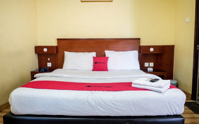 RedDoorz Plus near DC Mall Batam